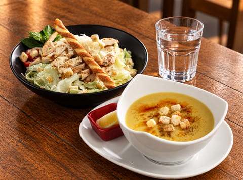 Tavuklu Sezar Salata + Çorba Menü