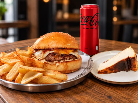Cheese Burger + Bask Cheesecake + Soft İçecek