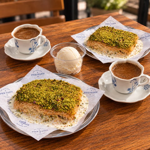 2 Dilim Fıstıklı Sütlü Kadayıf + 1 Top Dondurma + 2 Türk Kahvesi